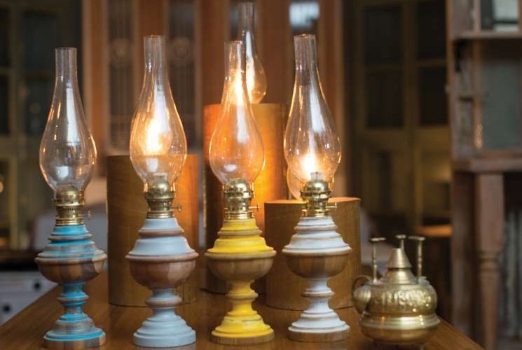 Lampes à pétrole en bois tourné